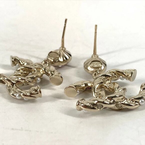 CHANEL CC Logos Twist Rhinestone Pearl Dangle Earrings Gold Tone A23B Auth - Picture 8 of 8